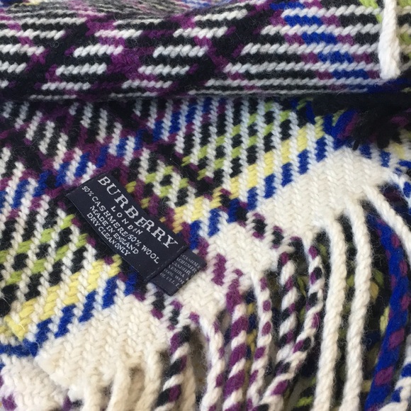 Burberry Scarf - Picture 3 of 3